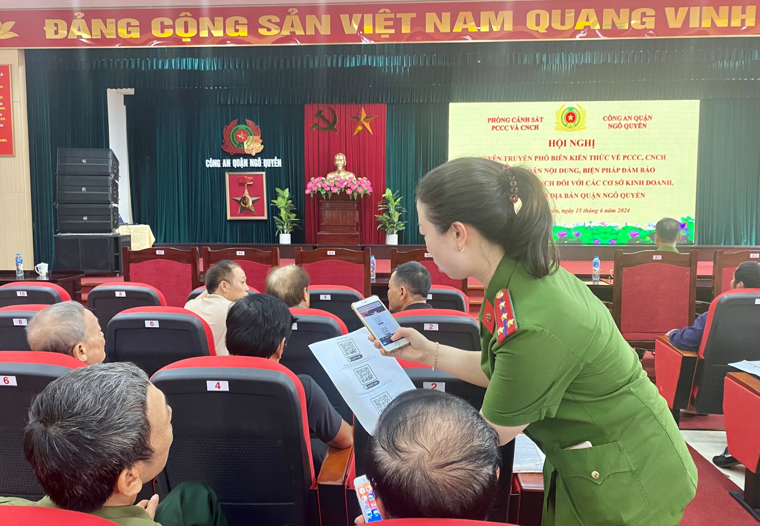 Công an quận Ngô Quyền: Tuyên truyền phổ biến kiến thức, hướng dẫn các biện pháp đảm bảo an toàn PCCC và CNCH cho trên 250 chủ cơ sở kinh doanh nhà trọ